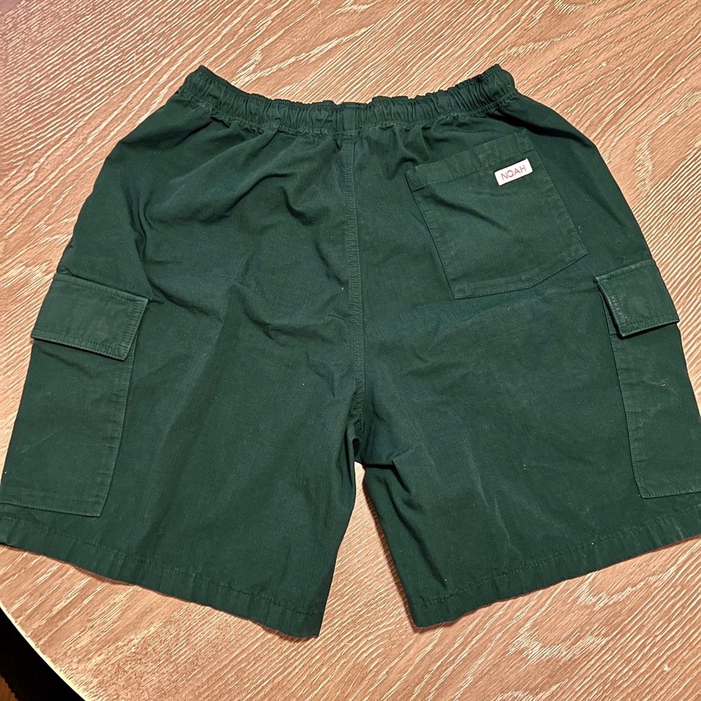 Noah men’s cargo shorts Medium green